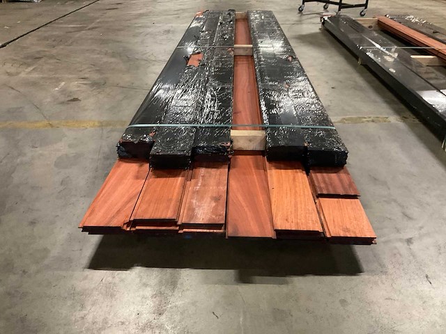 Padouk planchetten 15x130 mm ca. 0,330 m³ - afbeelding 3 van  6