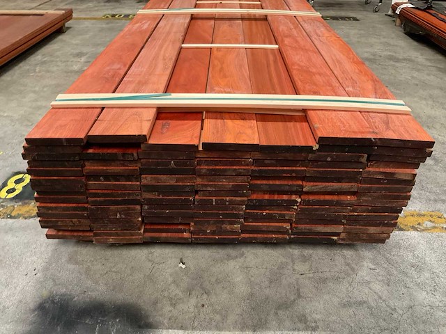 Padouk planken 21x145 mm geschaafd met vellingkant (102x) - afbeelding 3 van  5