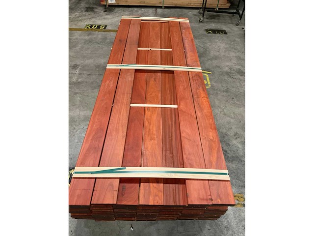 Padouk planken 21x145 mm geschaafd met vellingkant (102x) - afbeelding 4 van  5
