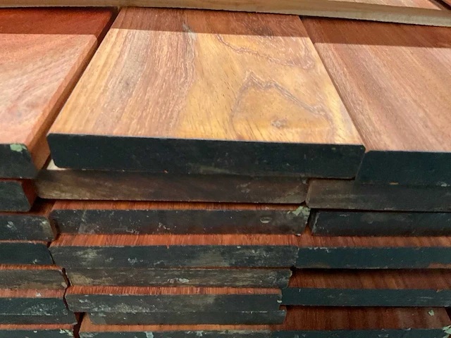 Padouk planken 21x145 mm geschaafd met vellingkant (102x) - afbeelding 5 van  5
