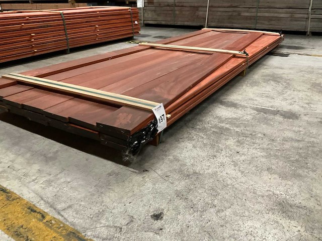 Padouk planken 21x145 mm geschaafd met vellingkant (23x) - afbeelding 1 van  6