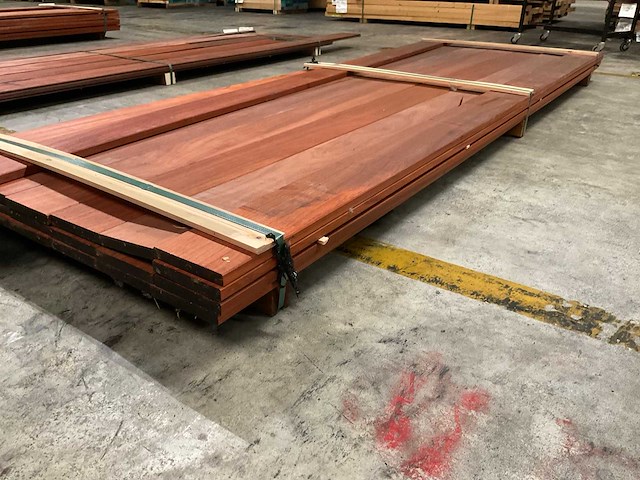 Padouk planken 21x145 mm geschaafd met vellingkant (23x) - afbeelding 3 van  6