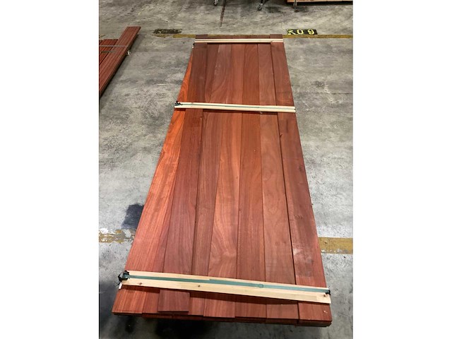 Padouk planken 21x145 mm geschaafd met vellingkant (23x) - afbeelding 5 van  6