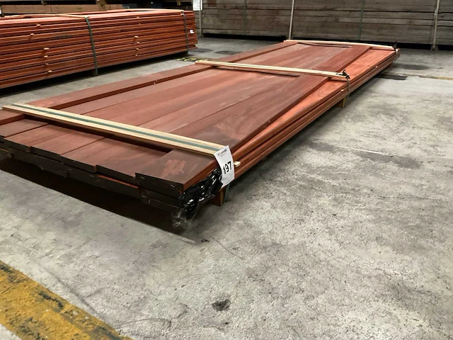 Padouk planken 21x145 mm geschaafd met vellingkant (23x) - afbeelding 1 van  6