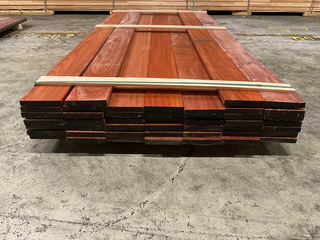 Padouk planken 21x145 mm geschaafd met vellingkant (46x) - afbeelding 2 van  6