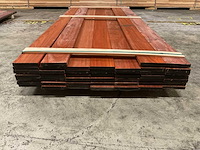 Padouk planken 21x145 mm geschaafd met vellingkant (46x) - afbeelding 2 van  6