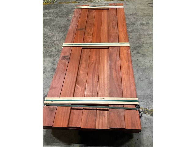 Padouk planken 21x145 mm geschaafd met vellingkant (46x) - afbeelding 5 van  6