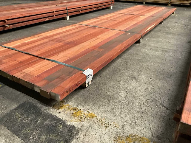 Padouk regels 40x60 mm geschaafd (16x) - afbeelding 1 van  5