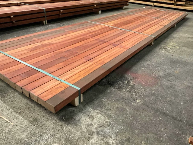 Padouk regels 40x60 mm geschaafd (16x) - afbeelding 3 van  5