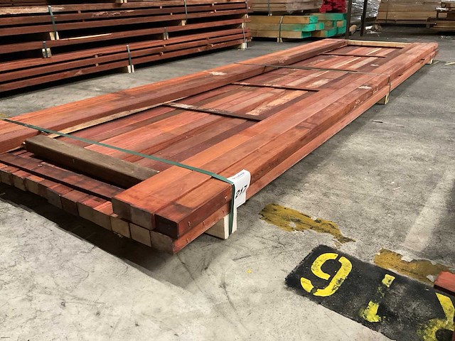 Padouk regels 40x60 mm geschaafd (23x) - afbeelding 1 van  6