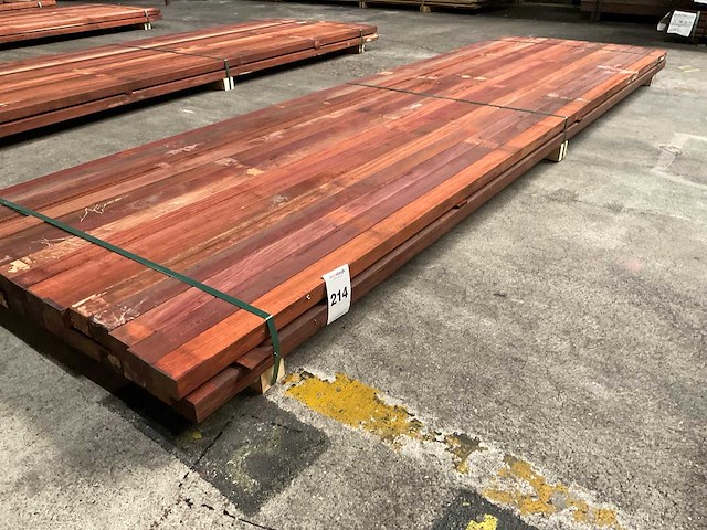 Padouk regels 40x60 mm geschaafd (32x) - afbeelding 1 van  6