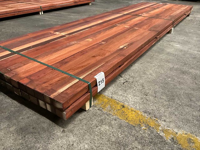 Padouk regels 40x60 mm geschaafd (32x) - afbeelding 1 van  5