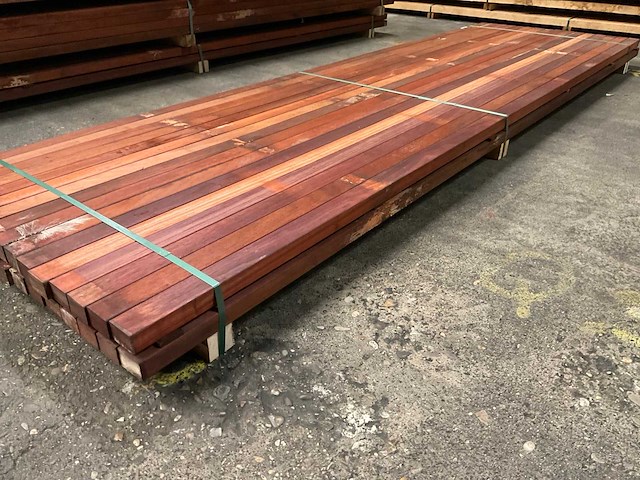 Padouk regels 40x60 mm geschaafd (32x) - afbeelding 2 van  5
