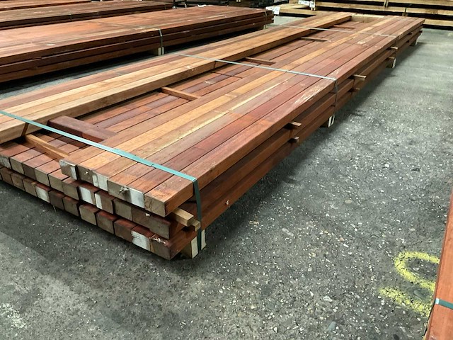 Padouk regels 40x60 mm geschaafd (43x) - afbeelding 3 van  6