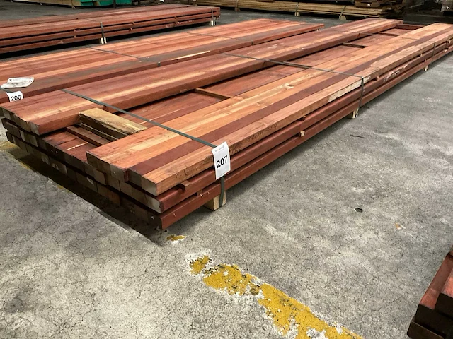 Padouk regels 40x60 mm geschaafd (43x) - afbeelding 1 van  6