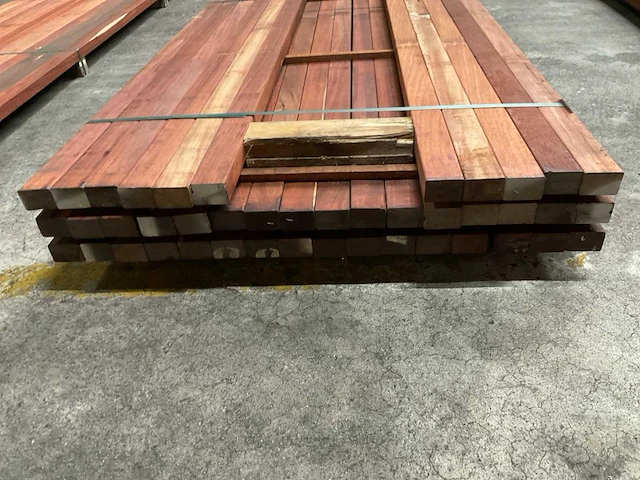 Padouk regels 40x60 mm geschaafd (43x) - afbeelding 2 van  6