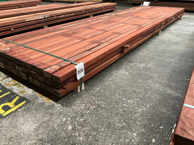 Padouk regels 40x60 mm geschaafd (48x) - afbeelding 1 van  6