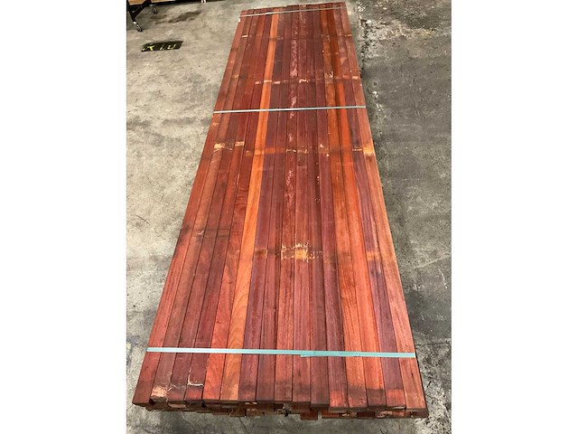 Padouk regels 40x60 mm geschaafd (48x) - afbeelding 4 van  4