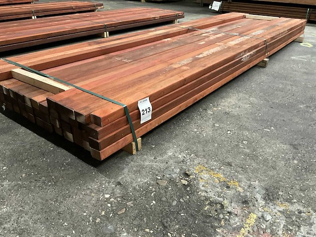 Padouk regels 40x60 mm geschaafd (57x) - afbeelding 1 van  6