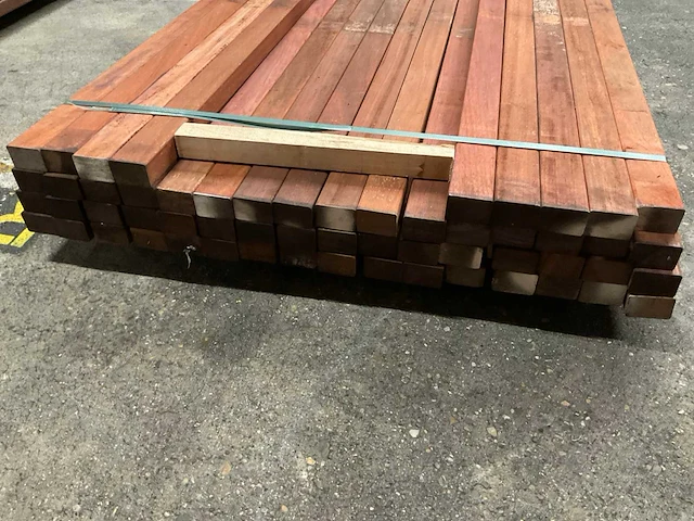 Padouk regels 40x60 mm geschaafd (57x) - afbeelding 2 van  6