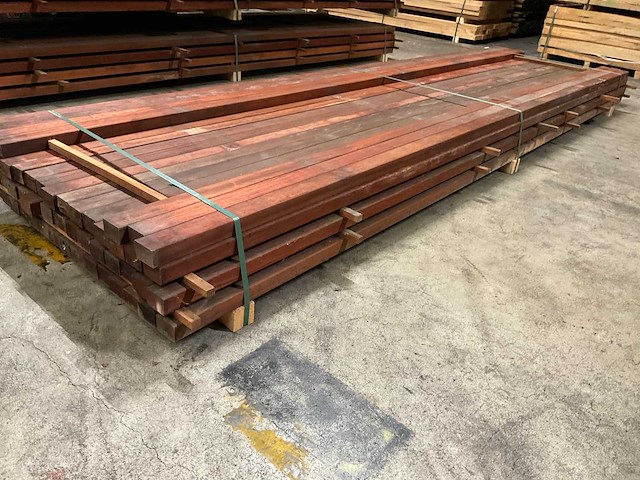 Padouk regels geschaafd 40x60 mm (55x) - afbeelding 3 van  6