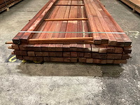 Padouk regels geschaafd 40x60 mm (55x) - afbeelding 4 van  6