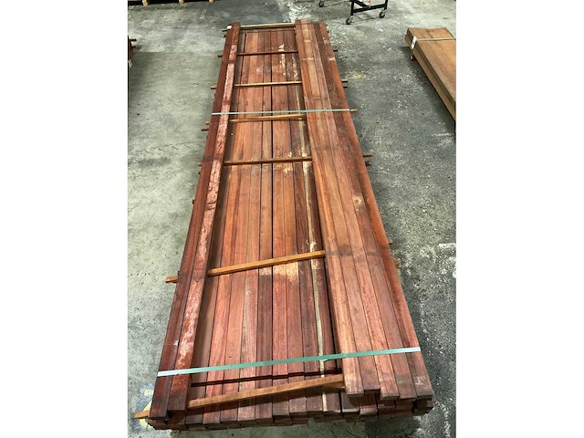Padouk regels geschaafd 40x60 mm (55x) - afbeelding 5 van  6
