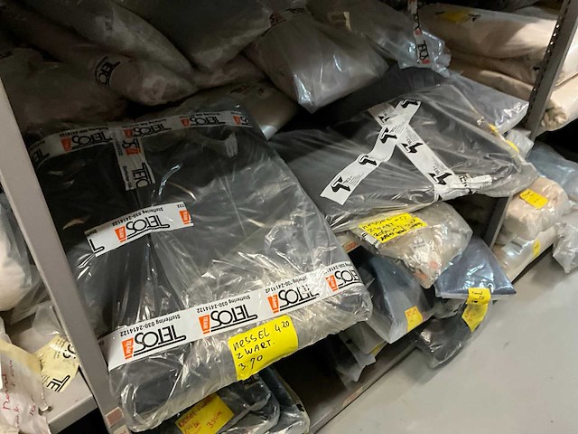 Pakken nessel stof (circa. 70 stuks) - afbeelding 10 van  26