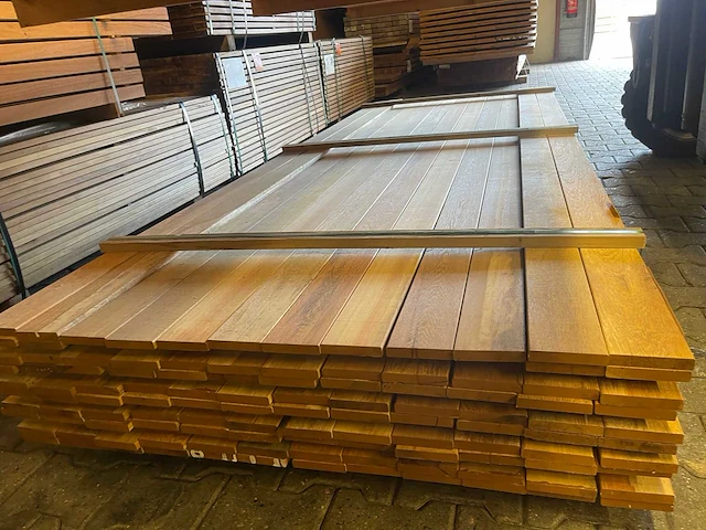 Pakoeli planken geschaafd 3000x90x16mm (112x) - afbeelding 1 van  3