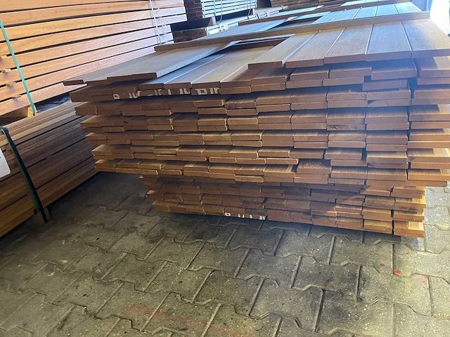 Pakoeli planken geschaafd 3500x90x16mm (153x) - afbeelding 1 van  3