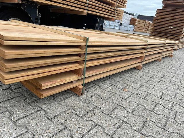 Pakoeli planken geschaafd 4000-4500x90x16mm (139x) - afbeelding 2 van  3