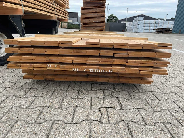 Pakoeli planken geschaafd 4000-4500x90x16mm (139x) - afbeelding 3 van  3