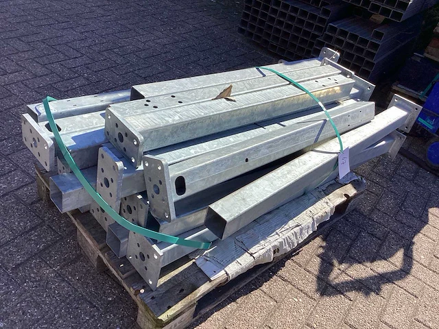 Palen met voetplaat gegalvaniseerd (19x) - afbeelding 8 van  8