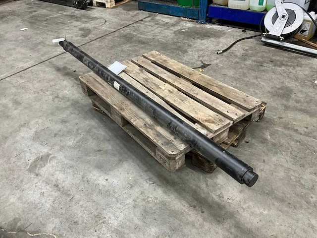 Palfinger epsilon s110f telescoop cilinder - afbeelding 1 van  5