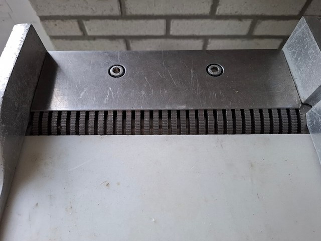 Paling ontvelmachine op verrijdbaar onderstel steen - afbeelding 4 van  9