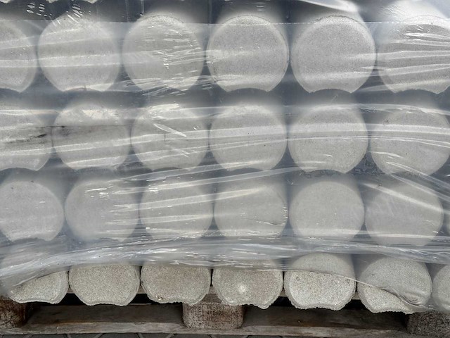 Palissade van beton (ca. 38 stuks) - afbeelding 1 van  4