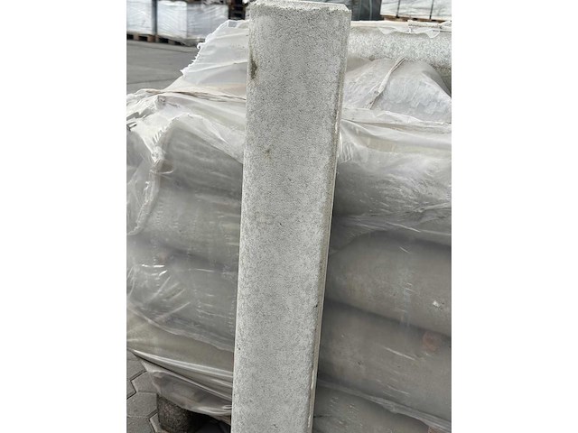 Palissade van beton (ca. 38 stuks) - afbeelding 4 van  4