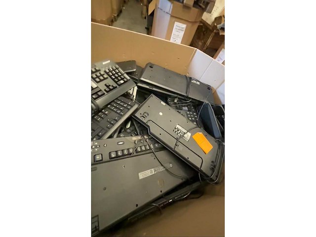 Pallet - toetsenborden (100x) - afbeelding 1 van  4