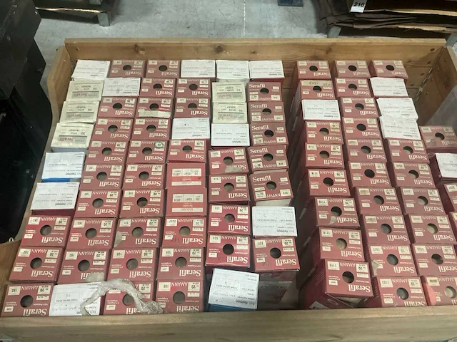Pallet (10x) met diverse amann serafil garen (2268 konen) - afbeelding 10 van  13