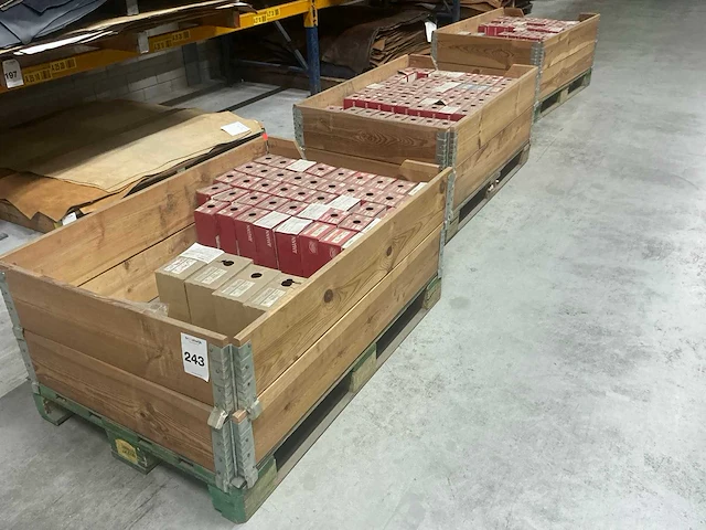 Pallet (10x) met diverse amann serafil garen (2268 konen) - afbeelding 10 van  13