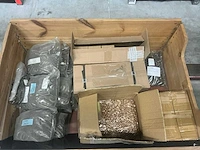 Pallet (10x) met diverse studs/ eyelets/ screwsets (13.766.969 pcs) - afbeelding 11 van  12