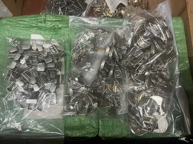 Pallet (20x) met diverse buckle/ loop/ endtip (126.678 pcs) - afbeelding 15 van  21