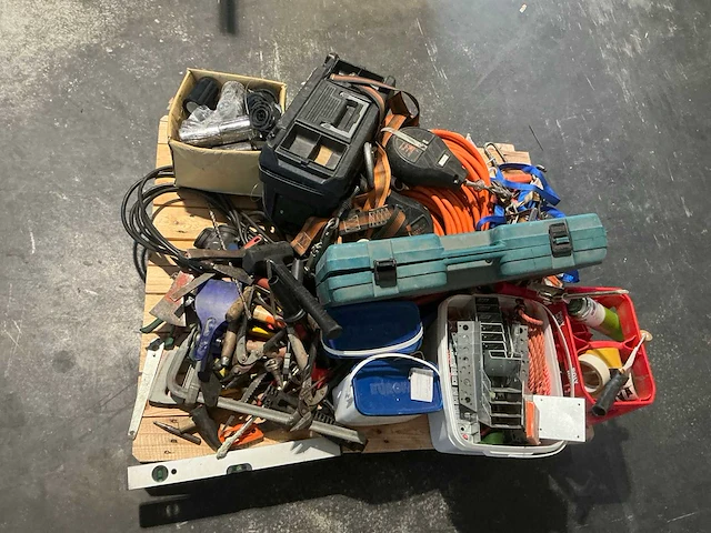 Pallet aannemersmateriaal - afbeelding 7 van  7