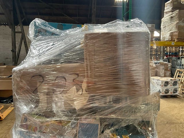 Pallet action overstock - afbeelding 6 van  19