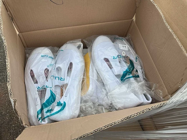 Pallet | assorti schoenen - afbeelding 9 van  10