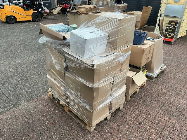 Pallet | assorti schoenen - afbeelding 1 van  10
