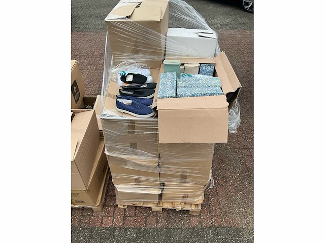 Pallet | assorti schoenen - afbeelding 10 van  10