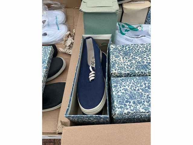 Pallet | assorti schoenen - afbeelding 8 van  10