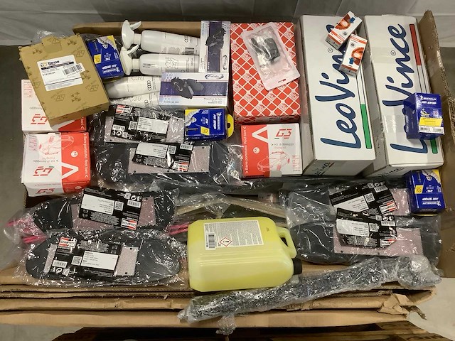 Pallet auto-onderdelen - afbeelding 1 van  8