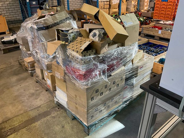 Pallet auto onderdelen - afbeelding 1 van  10